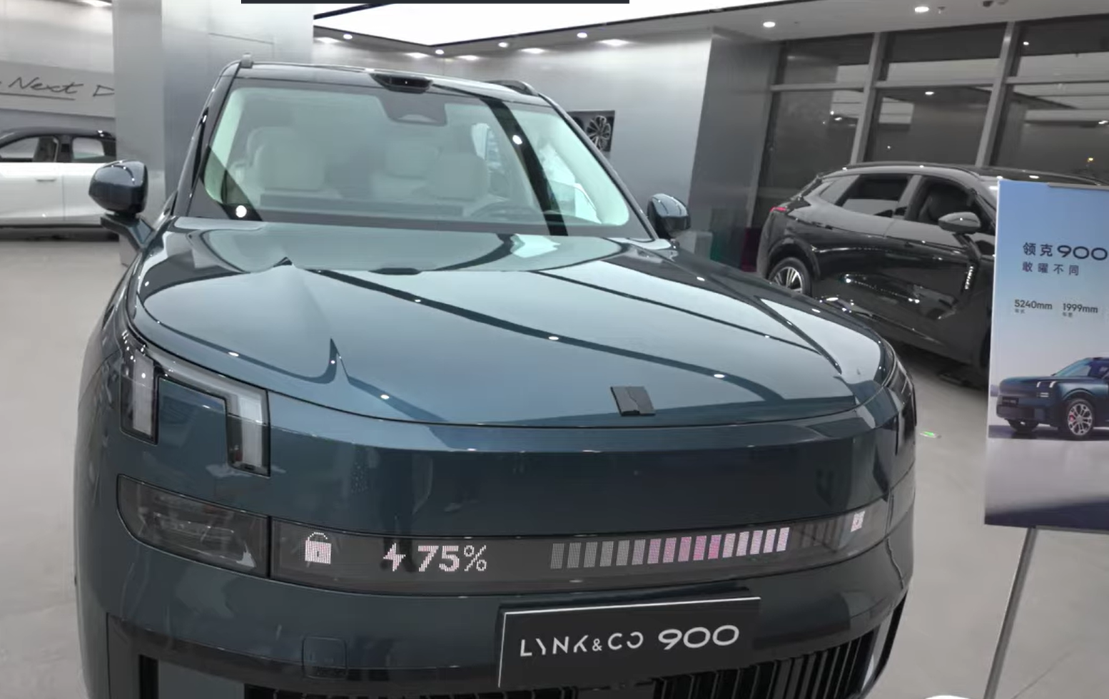 Lynk & Co 900